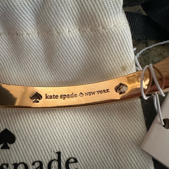 Kate Spade Spot The Spade Enamel Hinged Bangle. - Picture 3 of 8